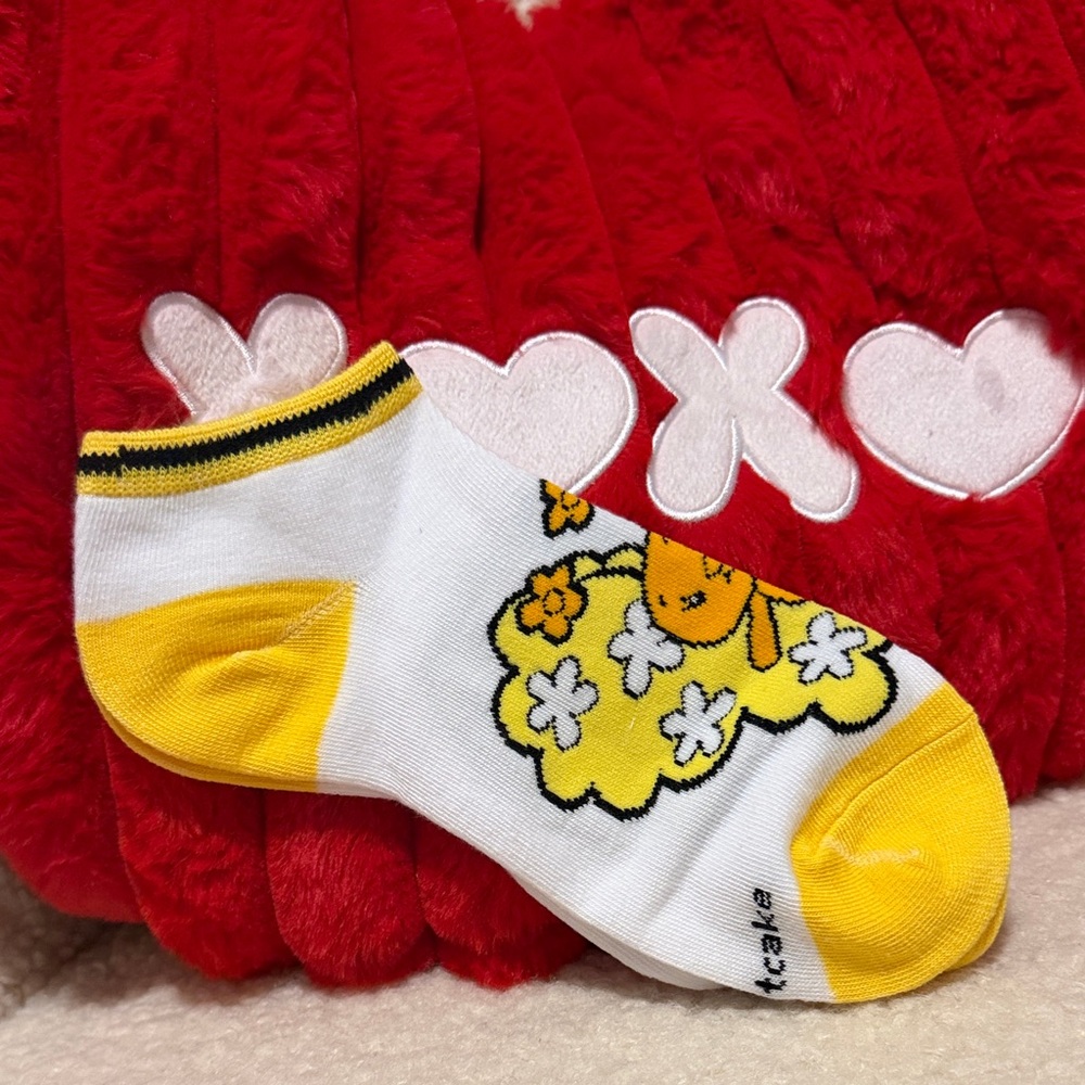 NWOT Strawberry Shortcake Cute Yellow and White Ankle Socks